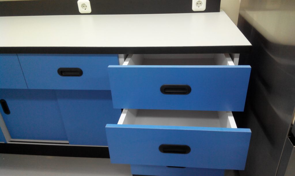 dimana-jasa-pembuatan-meja-laboratorium-di-bogor