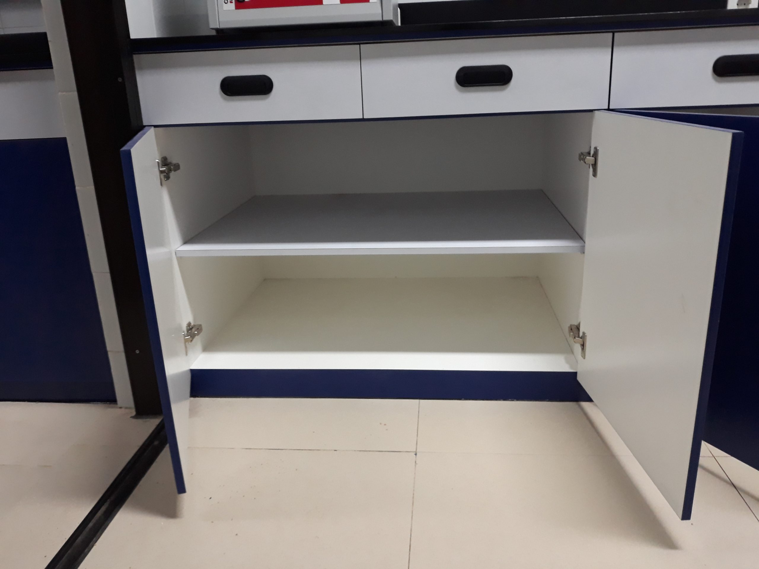 dimana-jasa-pembuatan-meja-laboratorium-di-bogor